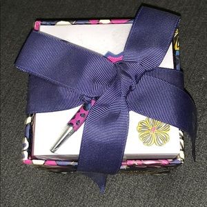 Note cube and mini pen set.